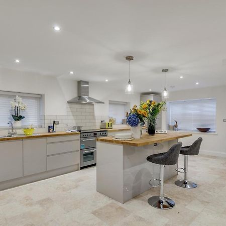 Spacious 6-Bed Home, Near The Norfolk Broads Clippesby Екстер'єр фото