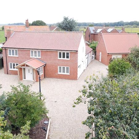 Spacious 6-Bed Home, Near The Norfolk Broads Clippesby Екстер'єр фото