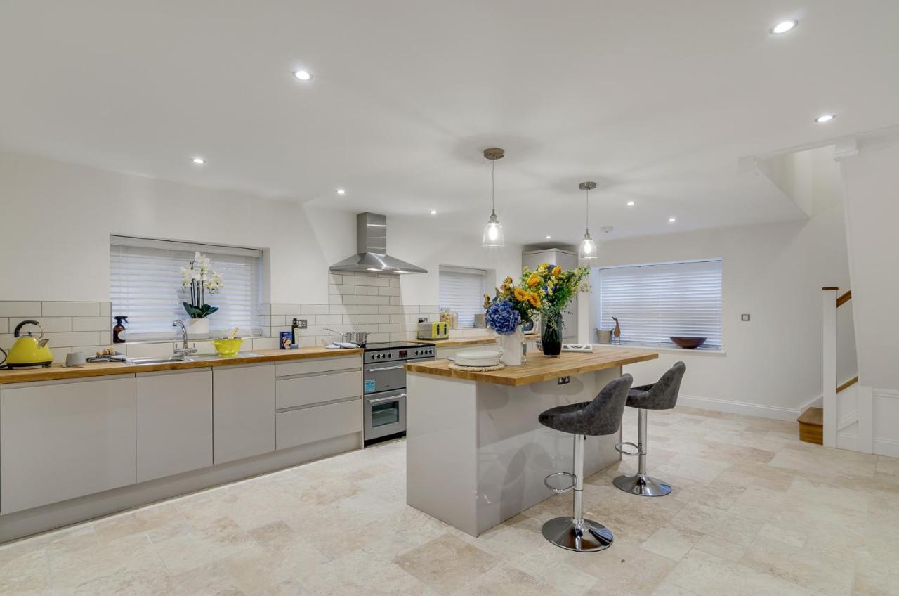 Spacious 6-Bed Home, Near The Norfolk Broads Clippesby Екстер'єр фото