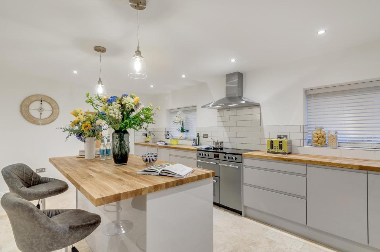 Spacious 6-Bed Home, Near The Norfolk Broads Clippesby Екстер'єр фото