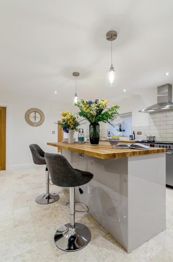 Spacious 6-Bed Home, Near The Norfolk Broads Clippesby Екстер'єр фото