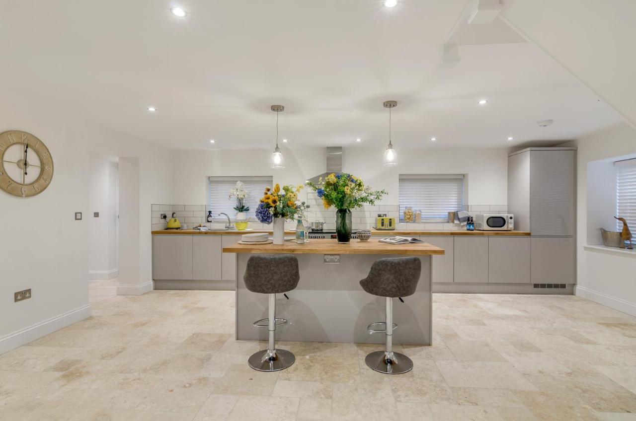 Spacious 6-Bed Home, Near The Norfolk Broads Clippesby Екстер'єр фото
